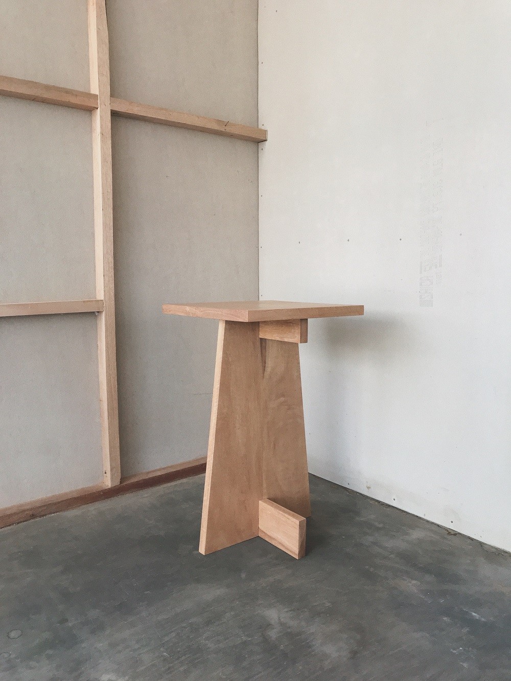 Nakaba Table, merk Wof Wooden