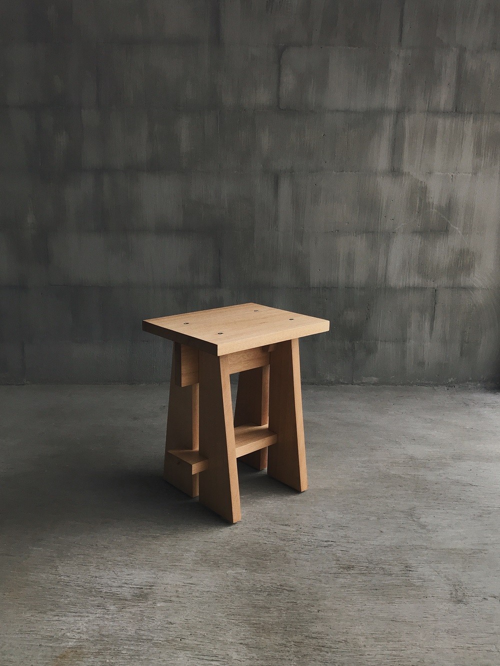 Taku Stool, merk Wof Wooden